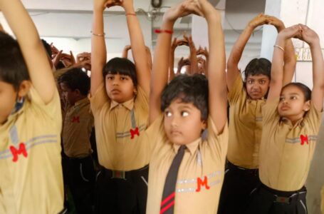 अंतरराष्ट्रीय योग दिवस : पांच साल के बच्चों ने दिखाई योग की कलात्मक मुद्राएं, सैकड़ों बच्चों ने एक साथ किया योग