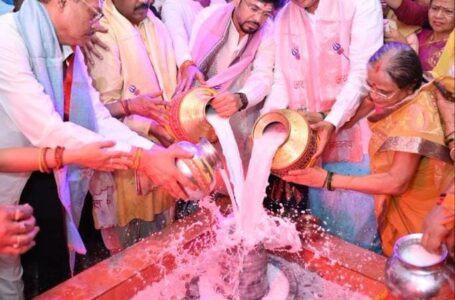 Bhilai News-शिवमय हुआ हुडको-भाजपा के प्रदेश संगठन महामंत्री पवन साय ने बोल बम सेवा एवं कल्याण समिति के साथ अन्नपूर्णा शिव मंदिर में किया महारुद्राभिषेक, कान्हा महाराज की भजन में झूमें भक्त…